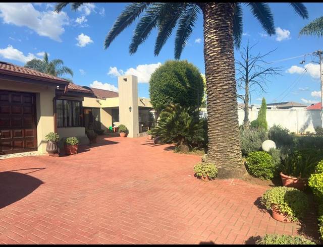 5 BEDROOM HOUSE FOR SALE IN CLAUDIUS